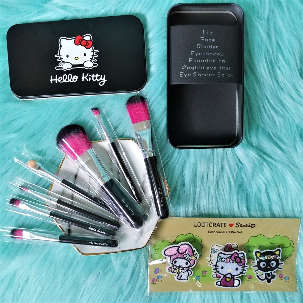 Hello Kitty 7 Piece Makeup Brush 3 Pin Bundle Set